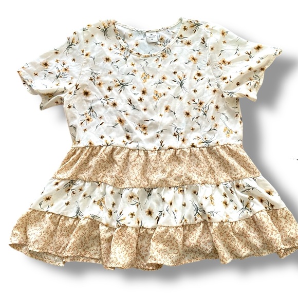 Paper Crane Short Sleeve Crewneck Peplum Tiered Dainty Daisy Floral Blouse Top - Picture 1 of 8